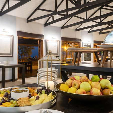 Gondwana Etosha Safari Lodge Окаукуехо Екстериор снимка