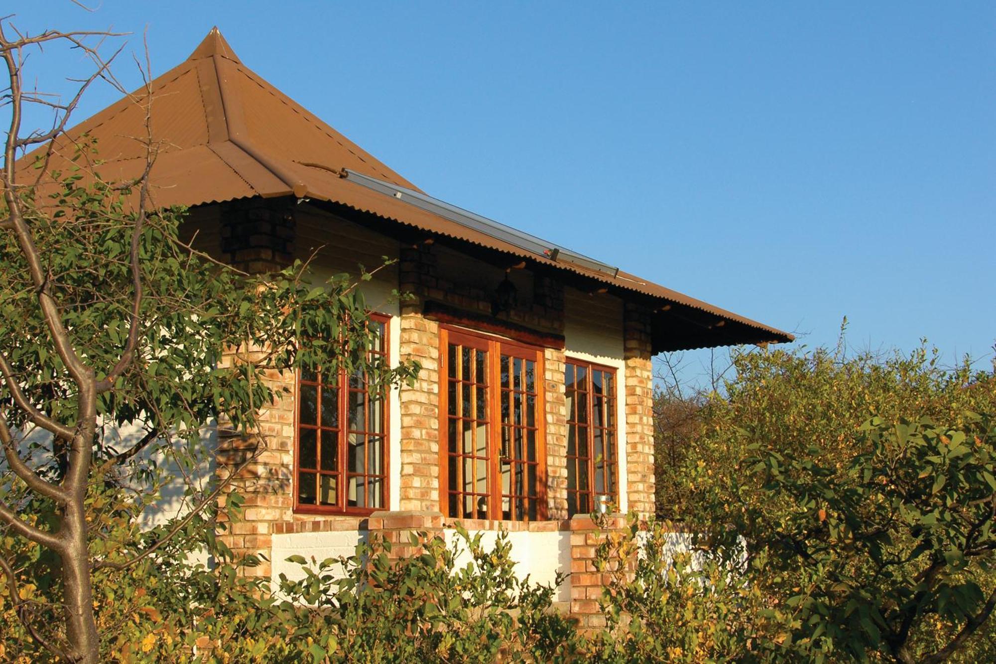 Gondwana Etosha Safari Lodge Окаукуехо Екстериор снимка