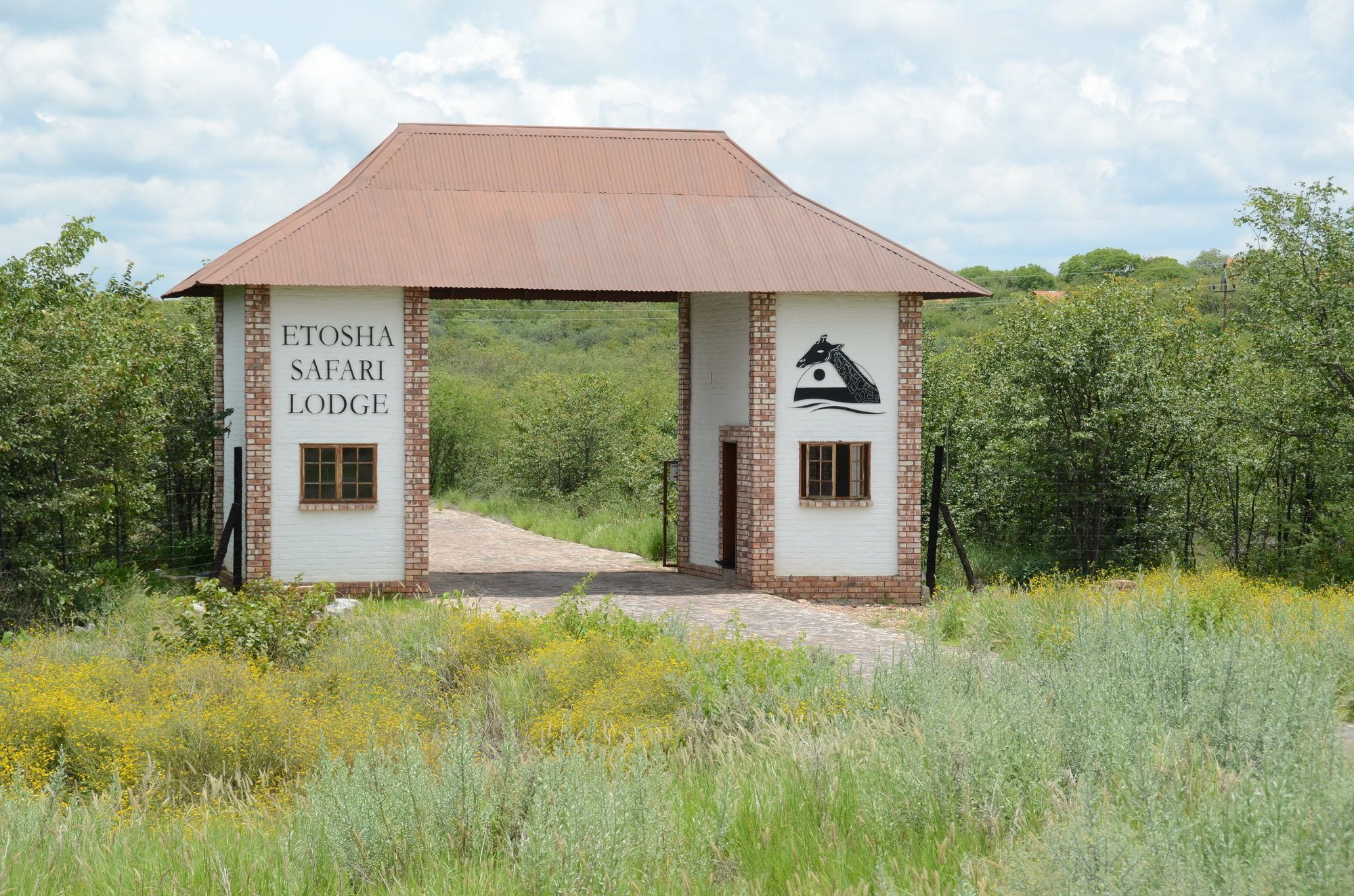 Gondwana Etosha Safari Lodge Окаукуехо Екстериор снимка