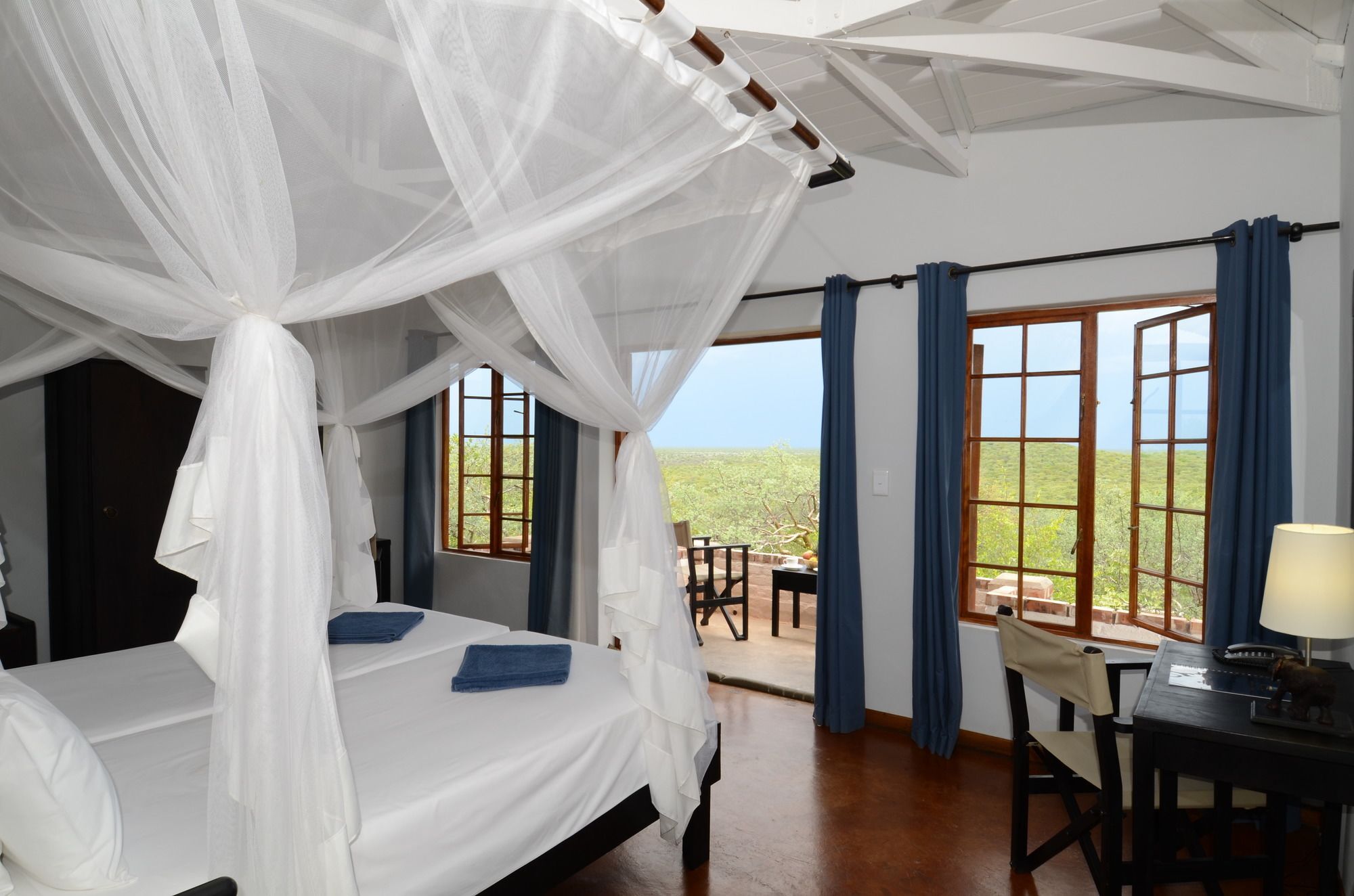 Gondwana Etosha Safari Lodge Окаукуехо Екстериор снимка