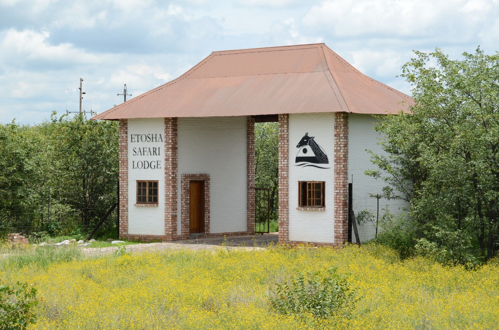 Gondwana Etosha Safari Lodge Окаукуехо Екстериор снимка
